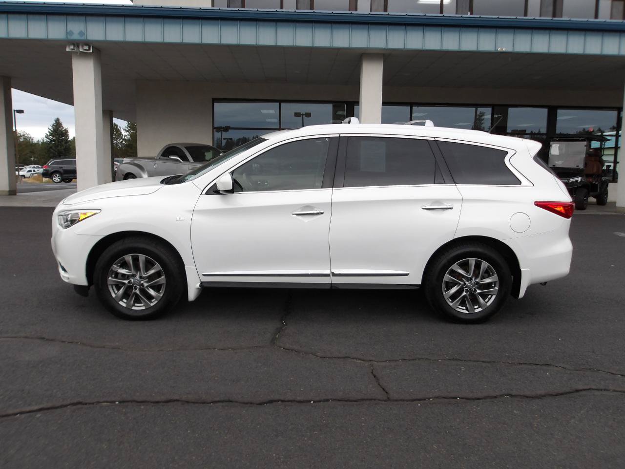 Used 2014 INFINITI QX60 Luxe w/ Premium Package AWD/4WD image 2