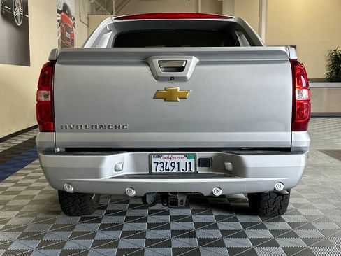Used 2013 Chevrolet Avalanche LT w/ Suspension Package, Off-Road AWD/4WD image 5