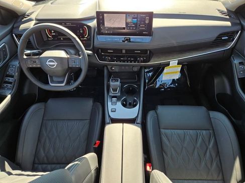 Used 2025 Nissan Rogue Platinum image 16