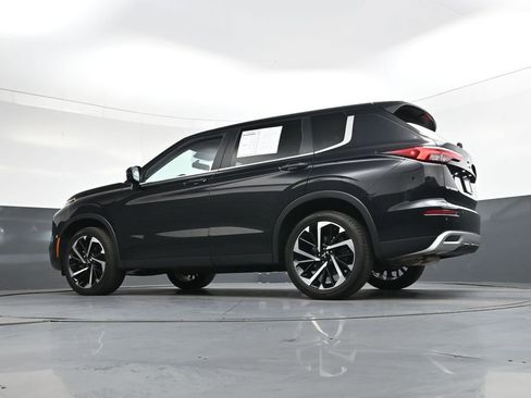 Used 2024 Mitsubishi Outlander SE image 37