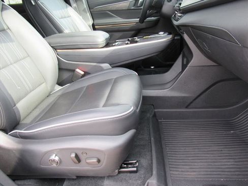 Used 2025 Buick Enclave Avenir w/ Super Cruise Package image 11