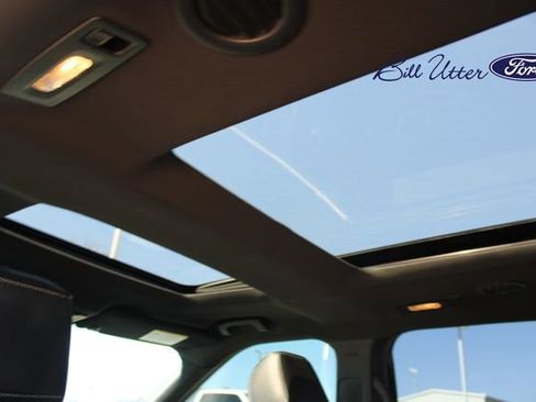 Used 2017 Ford Explorer Platinum image 17