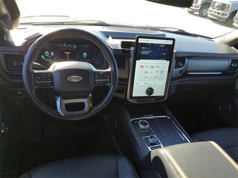 Used 2024 Ford Expedition Platinum image 10