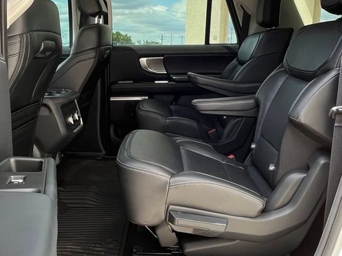 Used 2025 Ford Expedition Max Platinum AWD/4WD image 17