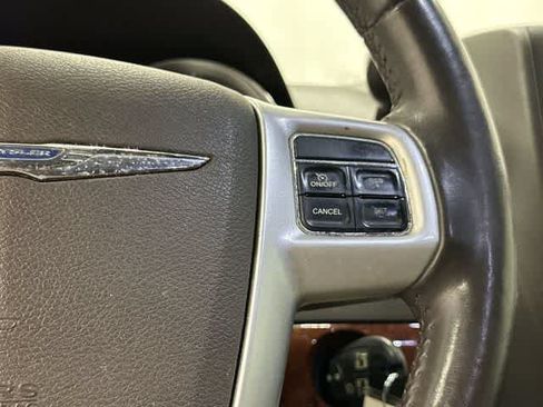 Used 2014 Chrysler Town & Country Touring FWD image 18