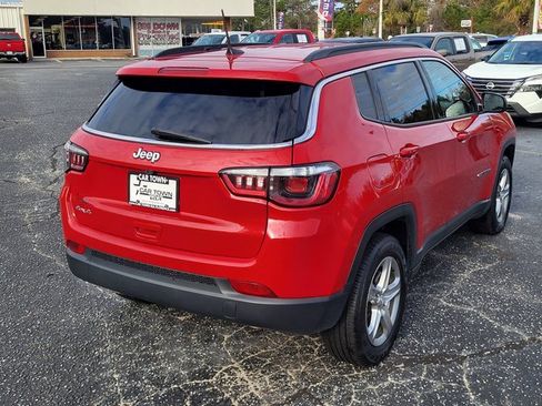 Used 2024 Jeep Compass Latitude image 2