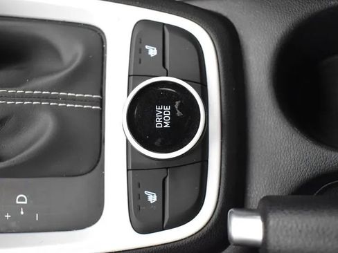 Used 2024 Hyundai Venue Limited image 35