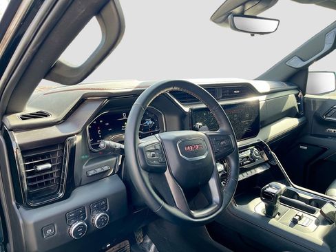 Used 2025 GMC Sierra 1500 AT4 w/ AT4 Premium Package AWD/4WD image 9