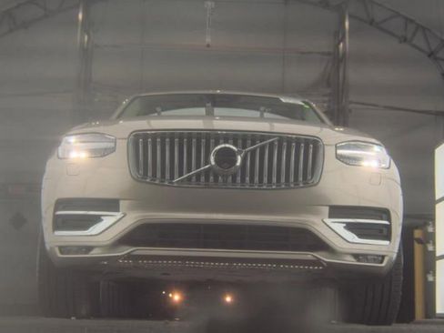 Used 2024 Volvo XC90 B6 Plus w/ Protection Package Premier image 3