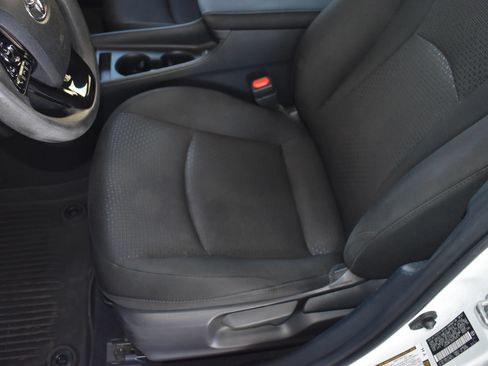 Used 2022 Toyota Prius LE FWD image 15