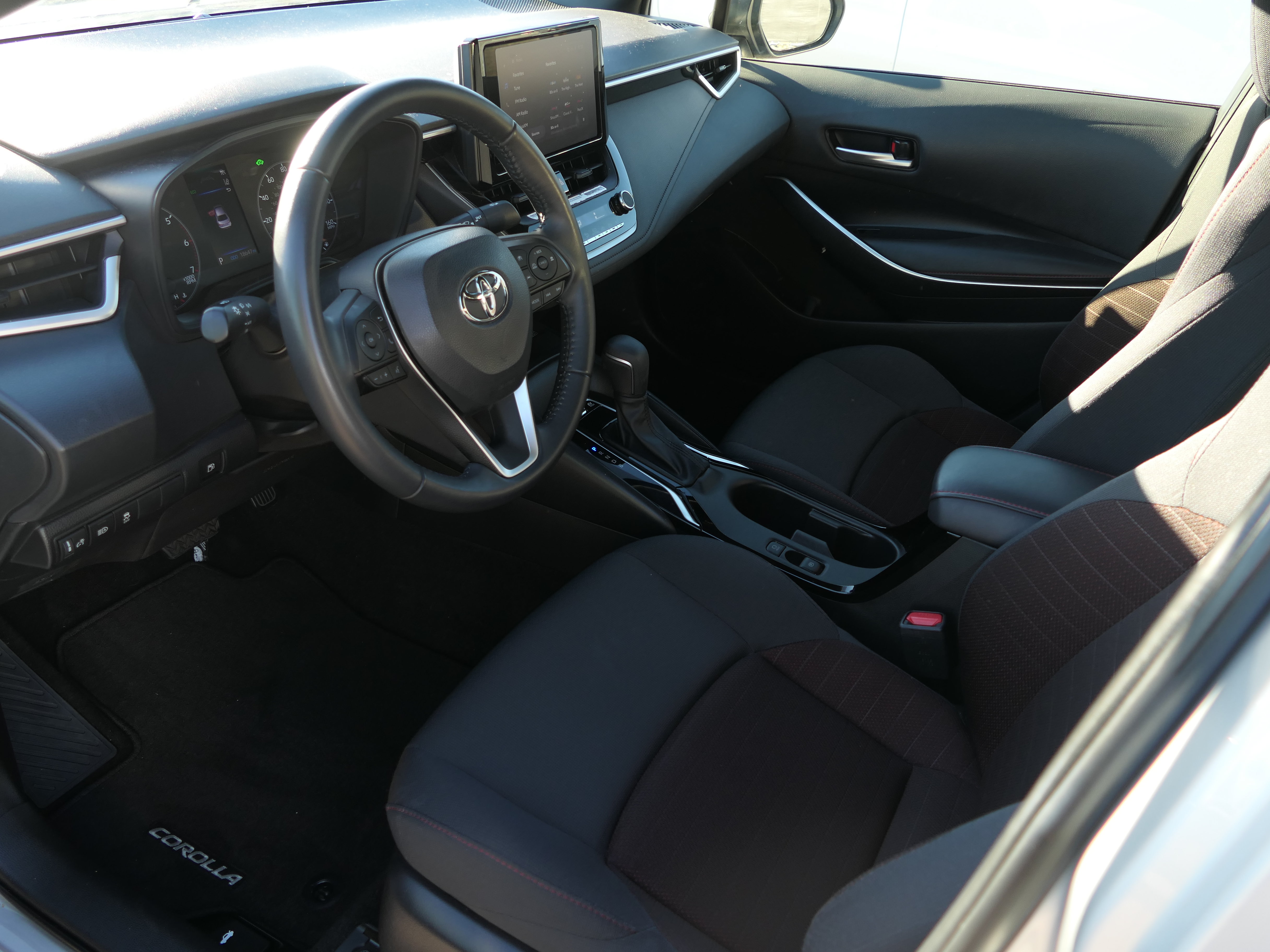 Used 2024 Toyota Corolla SE w/ SE Package FWD image 11