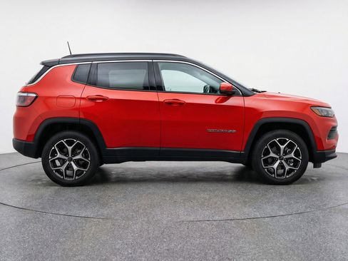 Used 2025 Jeep Compass Limited image 11