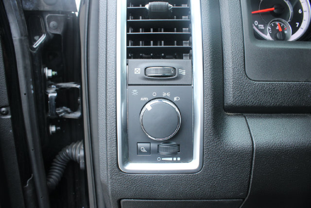 Used 2024 RAM 1500 Warlock AWD/4WD image 15