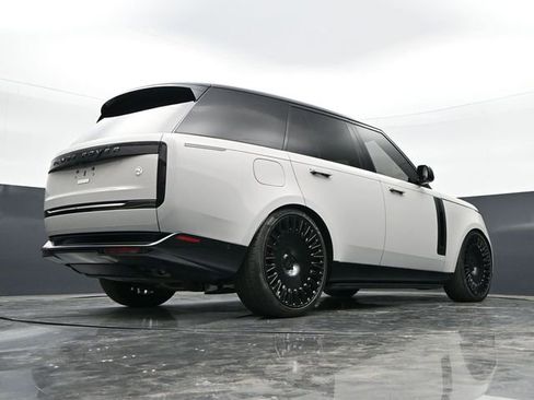 Used 2025 Land Rover Range Rover SV AWD/4WD image 42