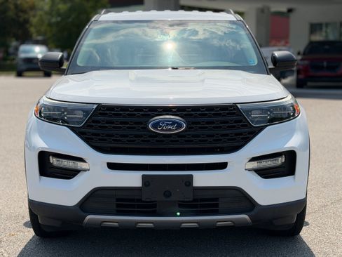 Used 2020 Ford Explorer XLT w/ Equipment Group 202A AWD/4WD image 2