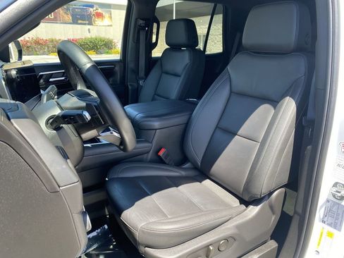 Used 2025 Chevrolet Tahoe LT AWD/4WD image 19