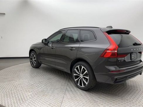 Certified 2023 Volvo XC60 B5 Plus w/ Climate Package image 4