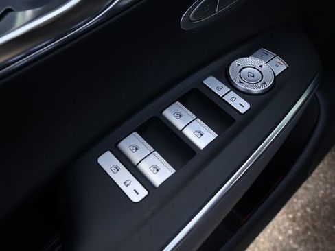 Used 2024 Genesis GV70 2.5T Advanced w/ Advanced Package image 13