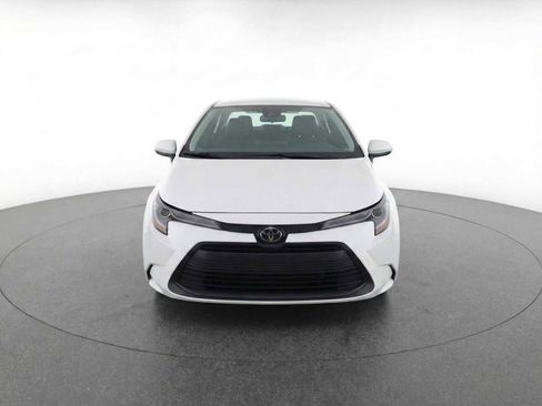Used 2025 Toyota Corolla LE image 2