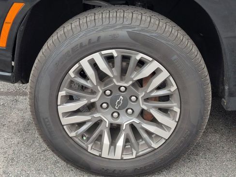 Used 2025 Chevrolet Tahoe Z71 w/ Comfort Package image 32