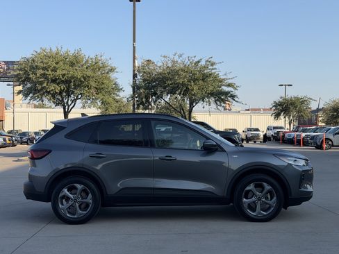 Used 2025 Ford Escape ST-Line Select AWD/4WD image 3