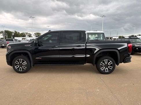 Used 2024 GMC Sierra 1500 AT4 w/ Technology Package AWD/4WD image 3