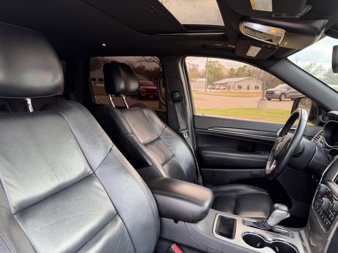 Used 2018 Jeep Grand Cherokee Limited image 13