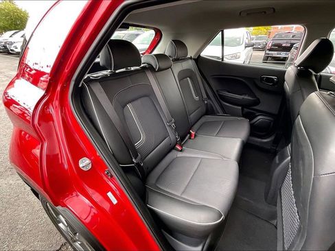 Used 2023 Hyundai Venue Limited FWD image 26