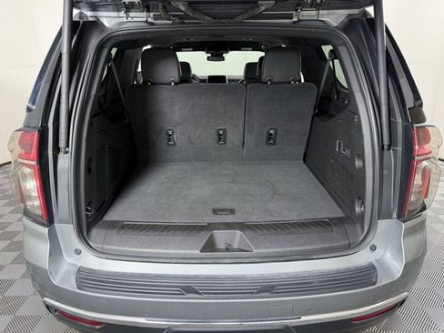 Used 2024 Chevrolet Suburban LT w/ Luxury Package RWD image 8