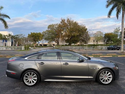 Used 2017 Jaguar XJ R-Sport image 8