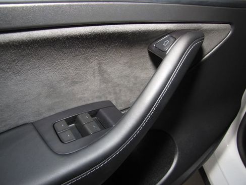 Used 2024 Tesla Model Y Performance AWD/4WD image 8