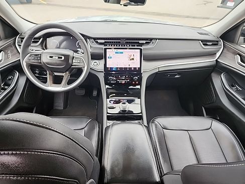 Used 2023 Jeep Grand Cherokee Limited w/ Luxury Tech Group II AWD/4WD image 42