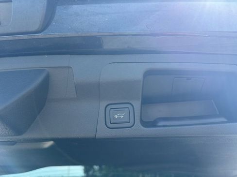 Used 2023 GMC Acadia SLE w/ Driver Convenience Package FWD image 31