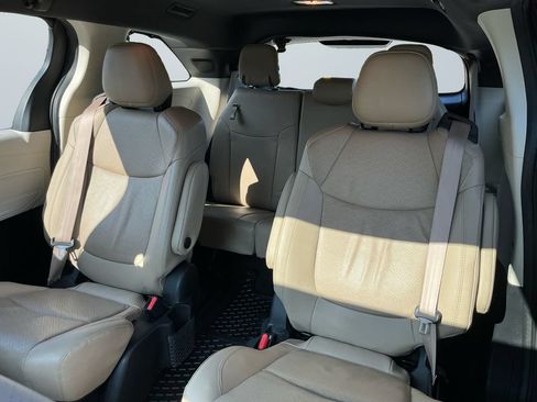 Used 2021 Toyota Sienna Limited AWD/4WD image 14