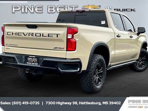 Used 2022 Chevrolet Silverado 1500 ZR2 w/ Technology Package image 11