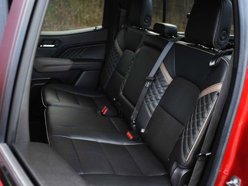 Used 2023 GMC Canyon Denali AWD/4WD image 13
