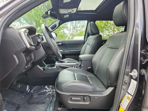 Used 2022 Toyota Tacoma Limited AWD/4WD image 13