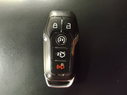 Used 2016 Lincoln MKX Reserve w/ Technology Package FWD image 32