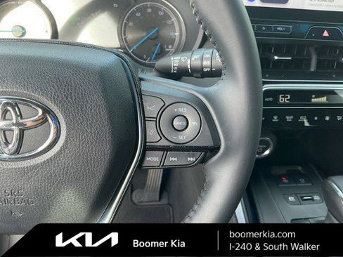 Used 2023 Toyota Venza XLE image 20