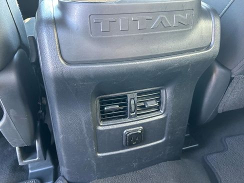 Used 2018 Nissan Titan SV w/ SV Convenience Package RWD image 24