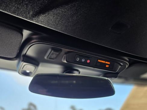 Used 2020 Chevrolet Camaro LT image 30