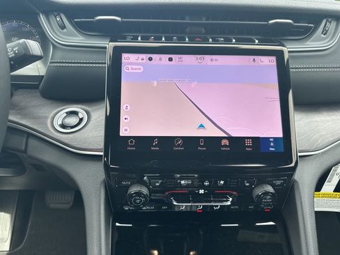 New 2025 Jeep Grand Cherokee Limited w/ Luxury Tech Group II image 18