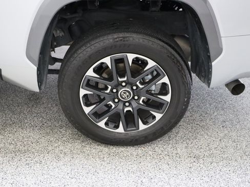 Used 2023 Toyota Tundra Limited w/ Power Package image 10