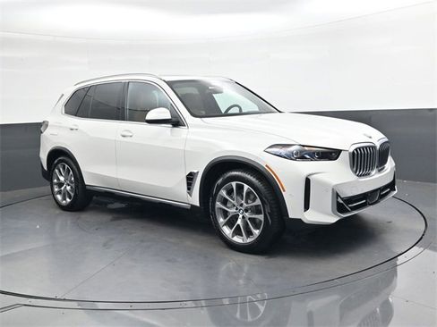 New 2026 BMW X5 xDrive50e image 2