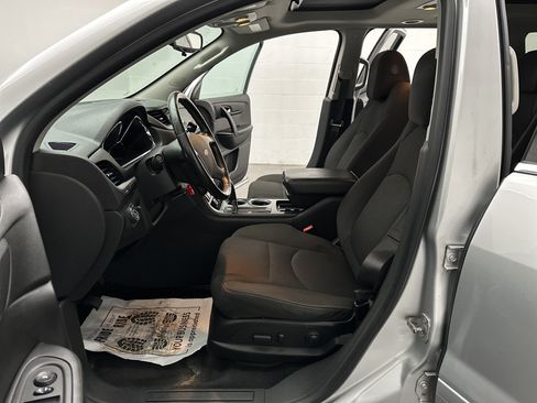 Used 2017 Chevrolet Traverse LT w/ Style and Technology Package FWD image 15