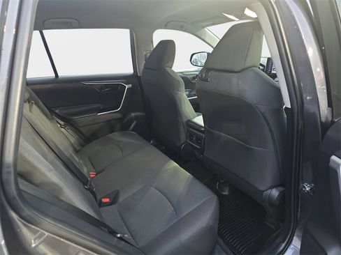 Used 2022 Toyota RAV4 LE image 16