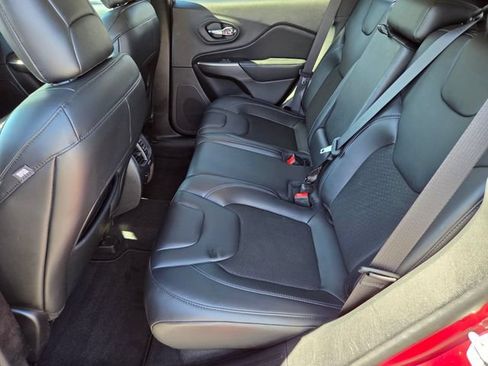 Used 2020 Jeep Cherokee Latitude Plus w/ Comfort/Convenience Group AWD/4WD image 11
