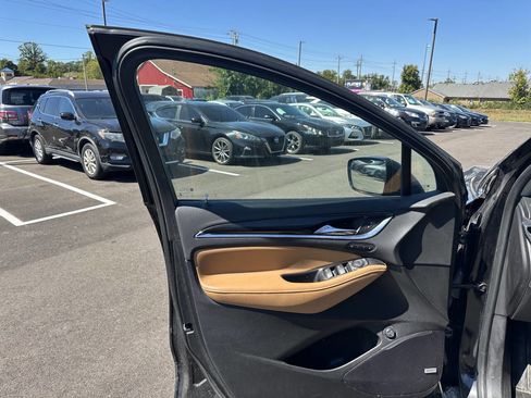 Used 2018 Buick Enclave Premium image 12