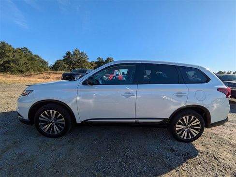 Used 2020 Mitsubishi Outlander ES image 6