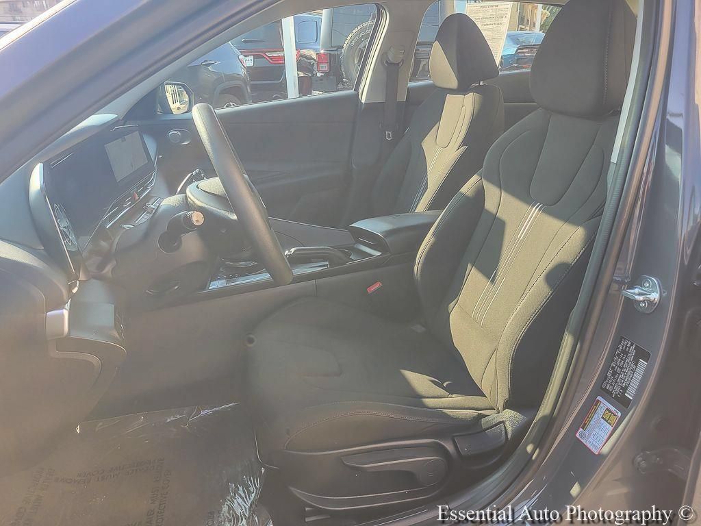 Used 2024 Hyundai Elantra SEL FWD image 16